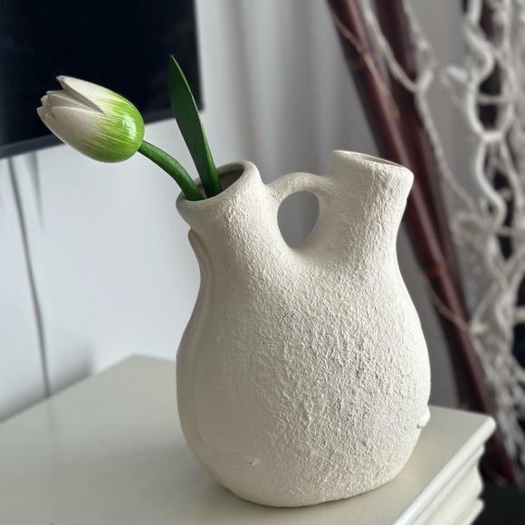 Native American Cuple White ceramic Vase - Picture 3 of 10